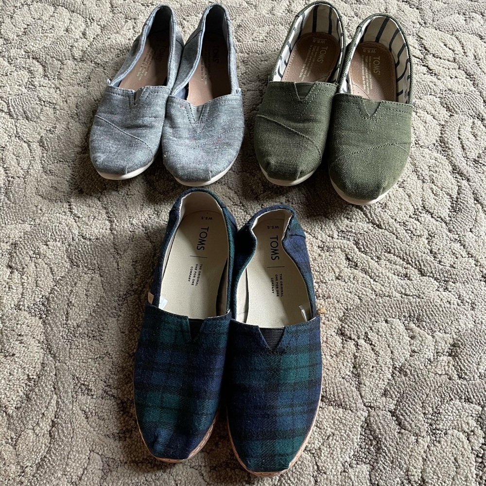 Ladies TOMS...very lightly worn